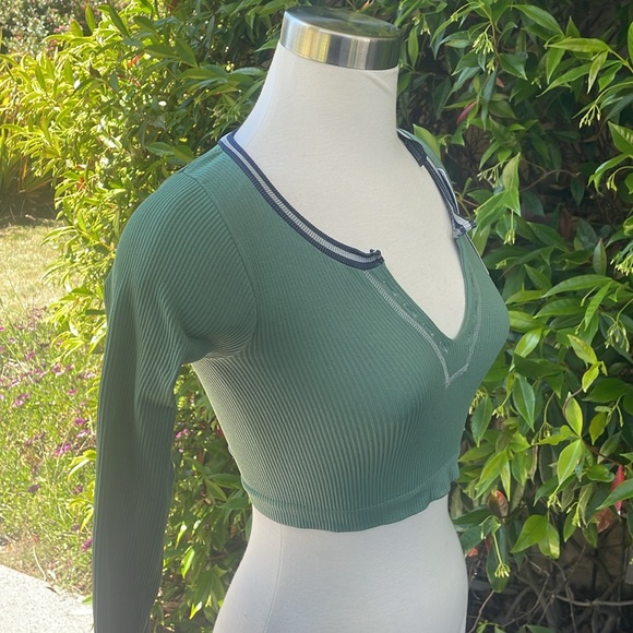 New! URBAN OUTFITTERS Top - Picture 4 of 7